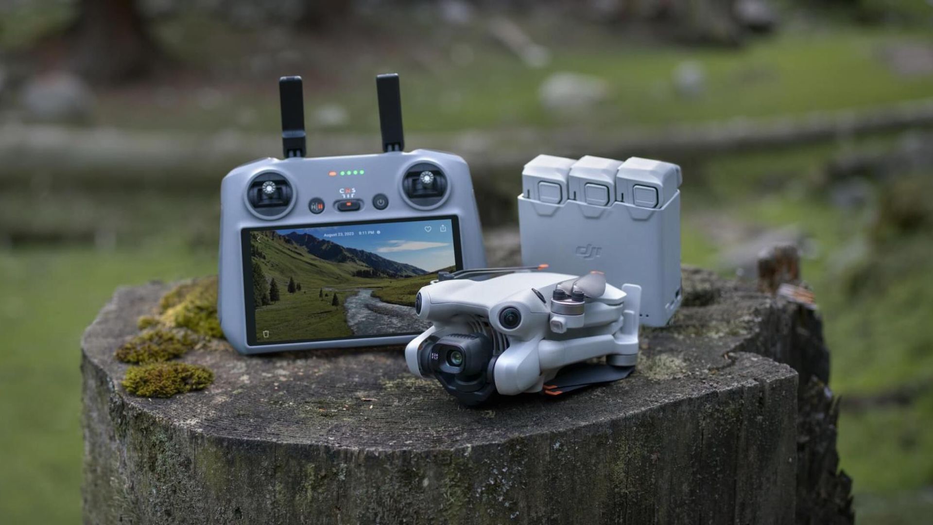 DJI Mini 4 Pro fly more combo kit